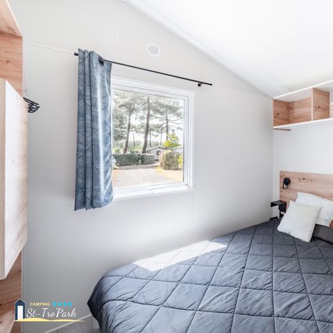 Stacaravan 4 personen - 31m² Premium stacaravan (2 kamers) + vaatwasser + 15m² halfoverdekt terras
