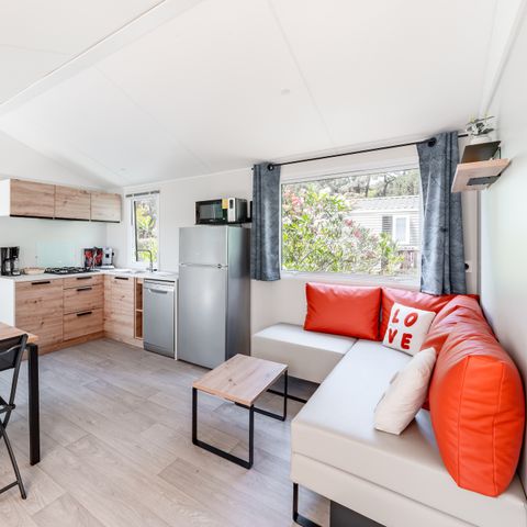 Stacaravan 4 personen - 31m² Premium stacaravan (2 kamers) + vaatwasser + 15m² halfoverdekt terras