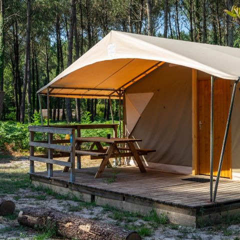 Safaritent 4 personen - houten vloer, 2 slaapkamers, ingerichte keuken, terras