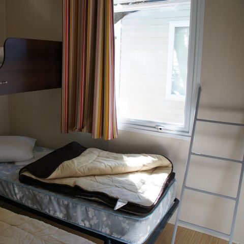Stacaravan 5 personen - Stacaravan Comfort 32 m² 2 kamers + terras 12m² halfoverdekt (9m²) + TV 4/5 pers