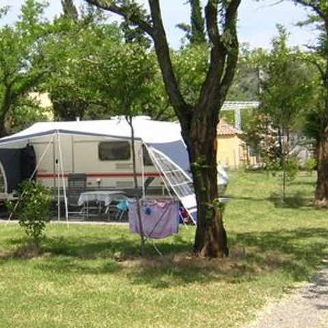 STAANPLAATS - Comfort pakket (1 tent, caravan of camper / 1 auto / 10A elektriciteit) 2/6 pers