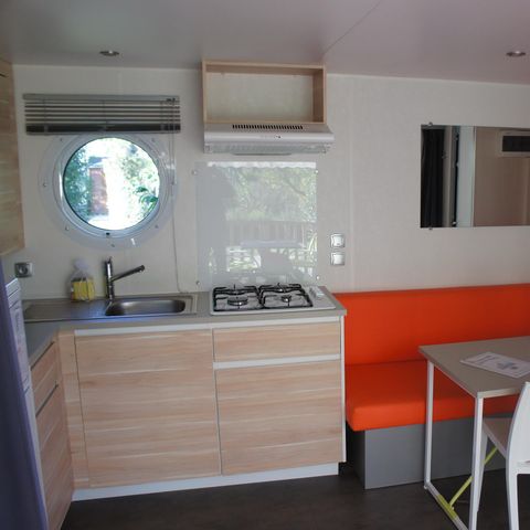 Stacaravan 4 personen - Stacaravan Premium 32m² 2 kamers + 2 badkamers + overdekt terras 9m² + TV + Airconditioning 4 pers