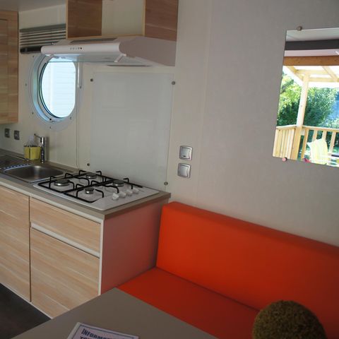 Stacaravan 4 personen - Stacaravan Premium 32m² 2 kamers + 2 badkamers + overdekt terras 9m² + TV + Airconditioning 4 pers