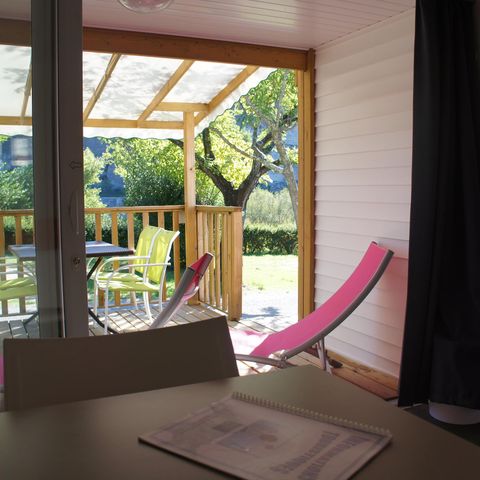Stacaravan 4 personen - Stacaravan Premium 32m² 2 kamers + 2 badkamers + overdekt terras 9m² + TV + Airconditioning 4 pers