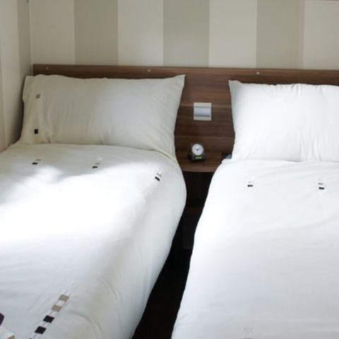 Stacaravan 5 personen - Classic | 2 slaapkamers | 5 pers. | Terras met verhoogd dak, niet overdekt | Airconditioning.