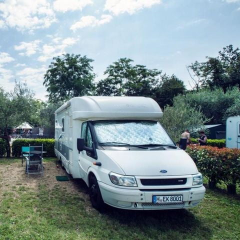 STAANPLAATS - Kampeerplaats Comfort Large - 75m² - 6 AMP