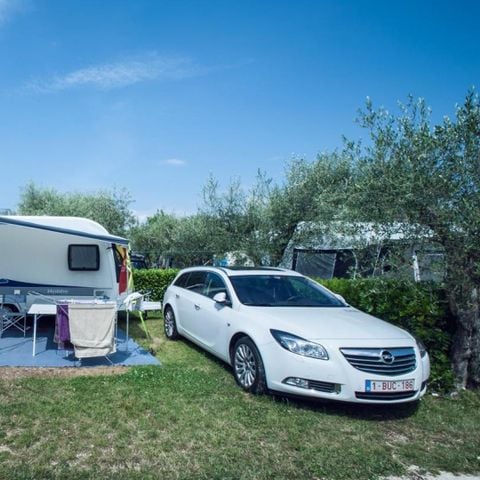 STAANPLAATS - Kampeerplaats Comfort Large - 75m² - 6 AMP