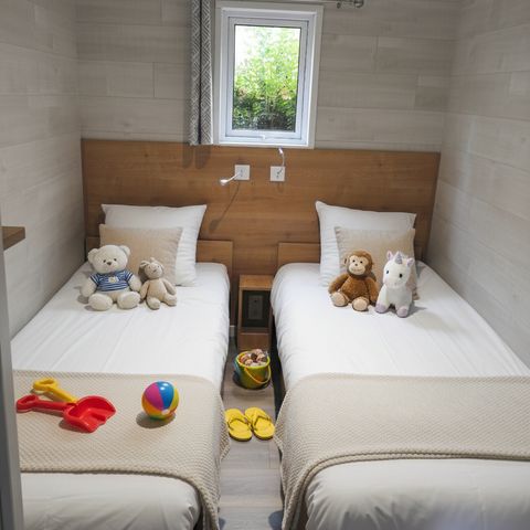 Stacaravan 4 personen - MOBIWOOD 36 met zijn PRIVE JACUZZI - 2 Slaapkamers