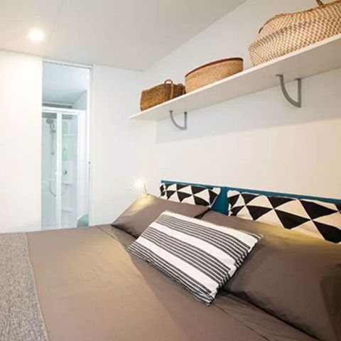 Stacaravan 6 personen - Mobile-home | Premium | 3 slaapkamers | 6 pers. | Verhoogd terras | 1 badkamer | Air-con.