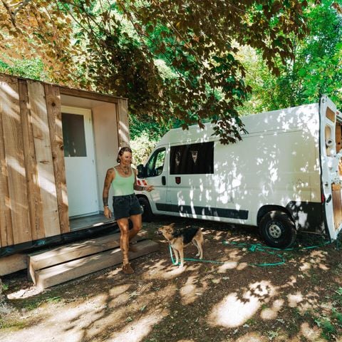 STAANPLAATS - EIGEN SANITAIRE COMFORTPLAATS (10A)