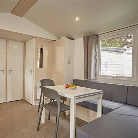 Stacaravan 6 personen - Klassiek | 3 slaapkamers | 6 pers | Verhoogd terras | 1 badkamer | Airconditioning