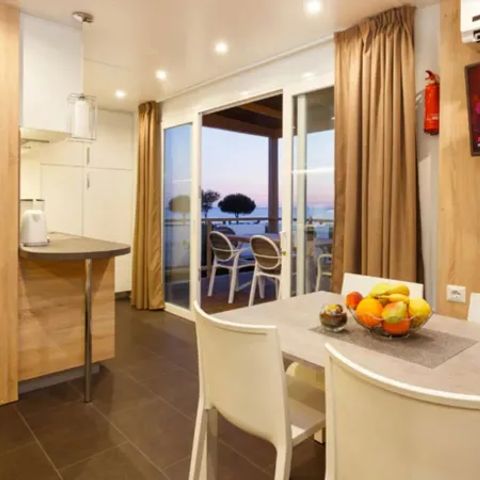 Stacaravan 5 personen - Premium 2 slaapkamers 2 badkamers Lounge