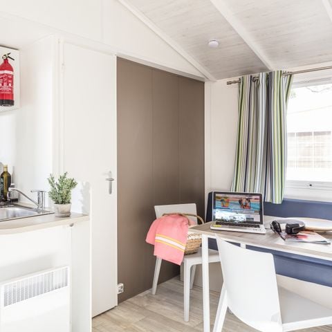 Stacaravan 6 personen - Mobile-home | Comfort | 3 Slaapkamers | 6 Pers. | Verhoogd terras | 1 Badkamer | Air-con.
