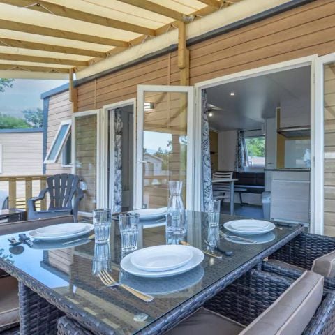 Stacaravan 6 personen - Mobile-home | Premium | 3 slaapkamers | 6 pers | Verhoogd terras | 2 badkamers | Airconditioning | TV
