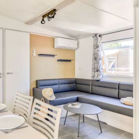 Stacaravan 6 personen - Mobile-home | Premium | 3 slaapkamers | 6 pers | Terras-Lounge | 1 Badkamer | Airconditioning | TV
