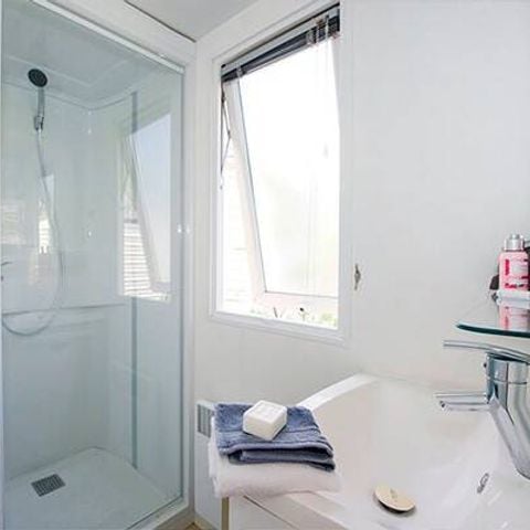 Stacaravan 4 personen - Stacaravan | Klassiek | 2 Slaapkamers | 4 Pers. | Verhoogd terras | Airconditioning.