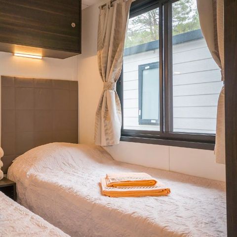 Stacaravan 6 personen - Premium | 3 Slaapkamers | 6 Pers | Verhoogd terras | Airconditioning | TV