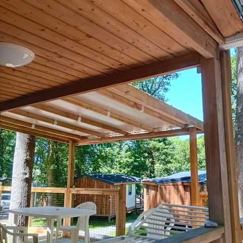 Stacaravan 4 personen - Standaard Hout 24m² 2 slaapkamers + halfoverdekt terras 18m² + TV