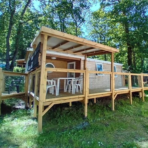 Stacaravan 4 personen - Standaard Hout 24m² 2 slaapkamers + halfoverdekt terras 18m² + TV