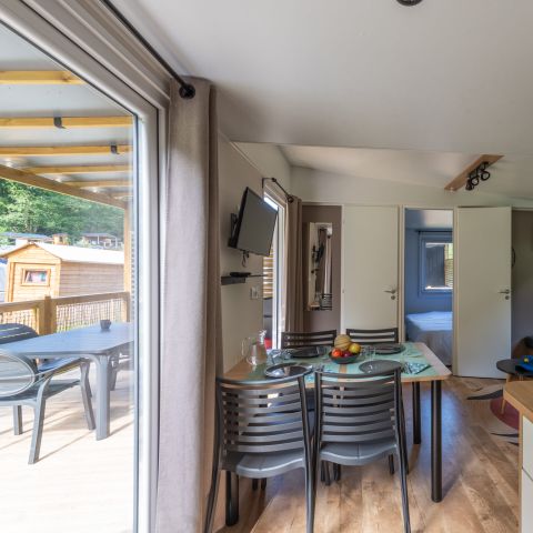 Stacaravan 6 personen - Homeflower Premium 35m² (3 kamers) + CLIM + halfoverdekt terras + TV + Bedlinnenpakket + handdoeken