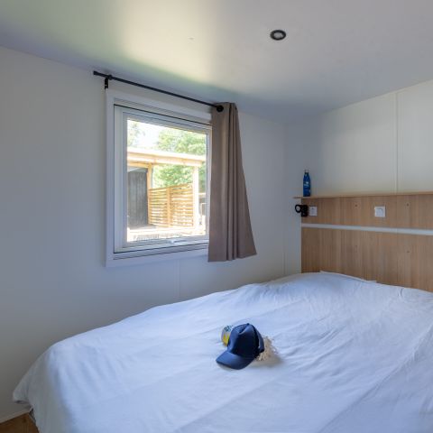 Stacaravan 6 personen - Homeflower Premium 35m² (3 kamers) + CLIM + halfoverdekt terras + TV + Bedlinnenpakket + handdoeken