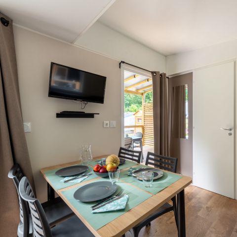 Stacaravan 6 personen - Homeflower Premium 35m² (3 kamers) + CLIM + halfoverdekt terras + TV + Bedlinnenpakket + handdoeken