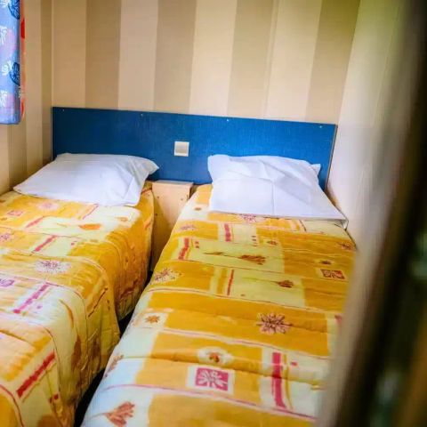 Stacaravan 5 personen - 3 Kamers 5 Personen (4 volwassenen en 1 kind -16 jaar) Airconditioning + TV
