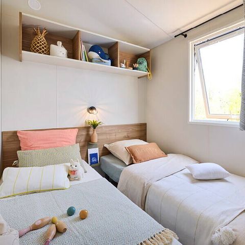 Stacaravan 6 personen - Mobile-home | Comfort | 3 Slaapkamers | 6 Pers. | Verhoogd terras | 1 Badkamer | Air-con.