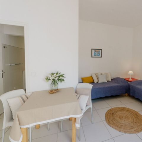 APPARTEMENT 6 personen - Grote 2 kamer flat / 6 personen