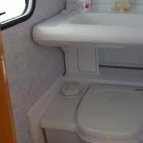 Caravan 3 personen - Caravan (bedden opgemaakt bij aankomst, geen extra kosten)