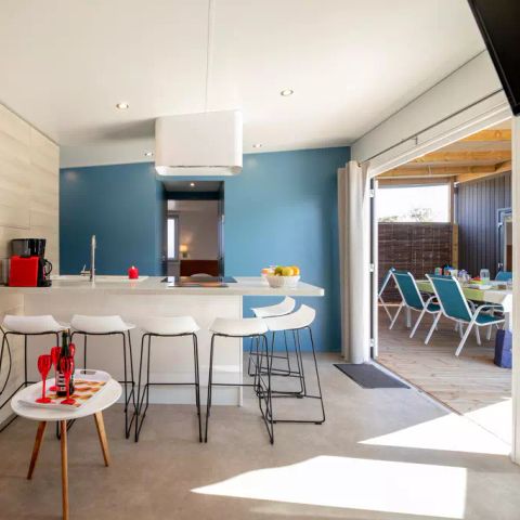 Stacaravan 4 personen - Comfort | 2 slaapkamers | 4 pers | Verhoogd terras | 2 badkamers | Airconditioning | TV