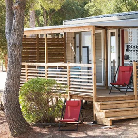 Stacaravan 8 personen - 3 slaapkamers 6 volwassenen + 2 kinderen Half overdekt terras Airconditioning