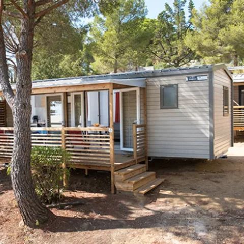 Stacaravan 8 personen - 3 slaapkamers 6 volwassenen + 2 kinderen Half overdekt terras Airconditioning