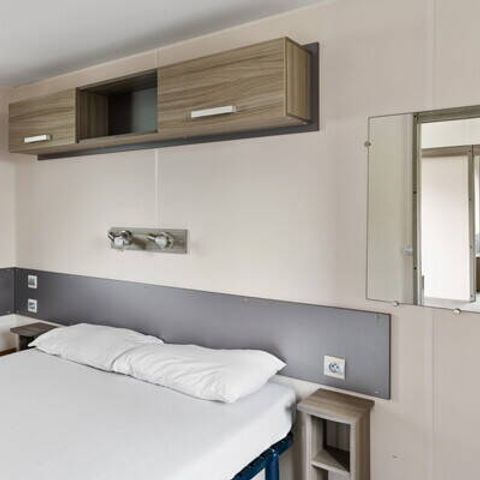 Stacaravan 4 personen - Stacaravan PMR | Comfort | 2 Slaapkamers | 4 Pers | Verhoogd terras | Airconditioning | TV