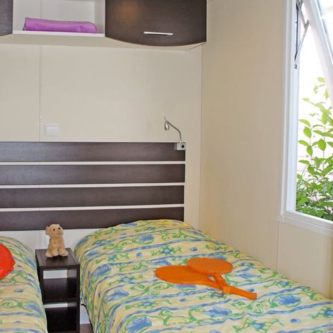 Stacaravan 6 personen - 4/6-persoons stacaravan met 2 slaapkamers (airconditioning, TV)