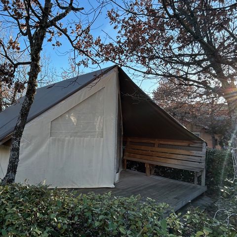 Tent 4 personen - gemeubileerd Junior Standard 17m² (2 slaapkamers) zonder sanitair