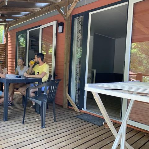 Stacaravan 5 personen - Cottage Premium 2 slaapkamers met overdekt terras + Airconditioning + TV + Afwasmachine