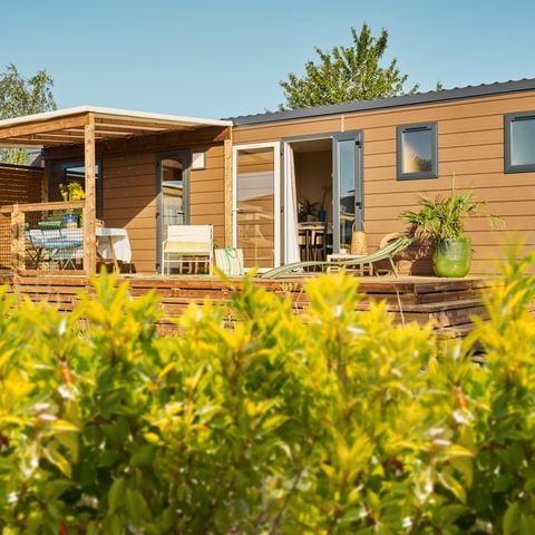 Stacaravan 6 personen - NIEUW // Premium Cottage 3 slaapkamers - 2 badkamers + 2 toiletten + Halfoverdekt terras + Airconditioning + TV