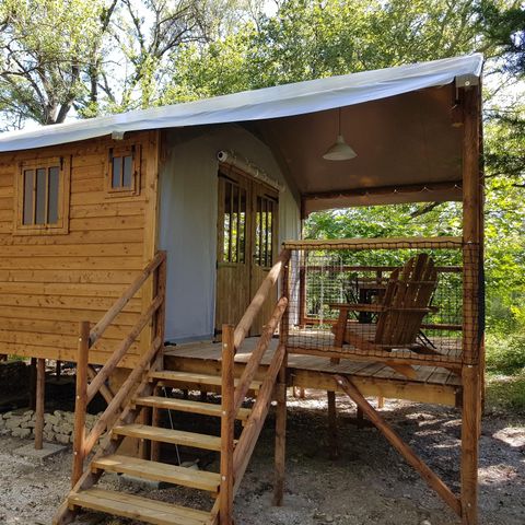 Safaritent 5 personen - Cabane Lodge Bois sur pilotis Confort 27m² 2 kamers - overdekt houten terras, schaduwrijk gedeelte 5 pers
