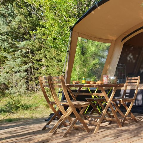 Safaritent 4 personen - Kampeerklare tent 28 m² - halfoverdekt terras - zonder sanitair