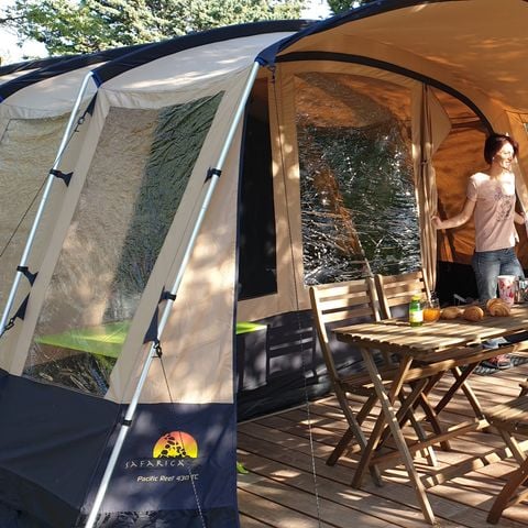Safaritent 4 personen - Kampeerklare tent 28 m² - halfoverdekt terras - zonder sanitair