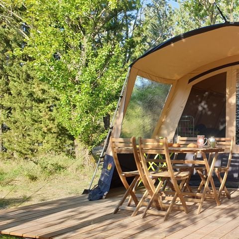 Safaritent 4 personen - Kampeerklare tent 28 m² - halfoverdekt terras - zonder sanitair