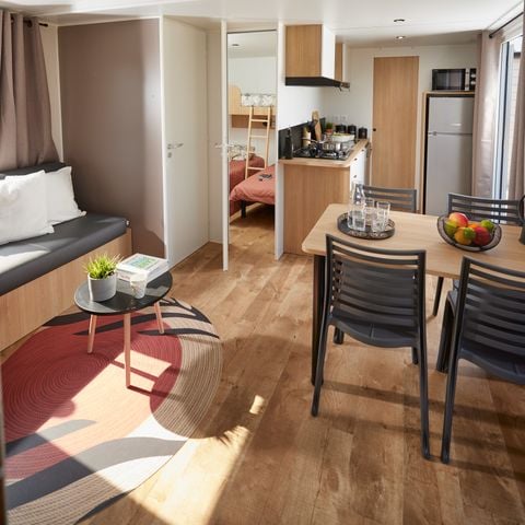 Stacaravan 4 personen - Premium 29 m² 2 slaapkamers semi-overdekt terras + airconditioning + LV