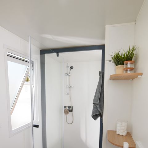 Stacaravan 4 personen - Premium 29 m² 2 slaapkamers semi-overdekt terras + airconditioning + LV