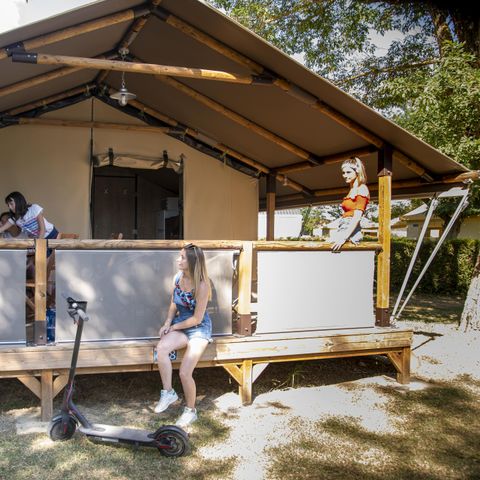 Safaritent 5 personen - Lodge Kenya Confort 35m² 2 kamers + overdekt terras 4/5 pers