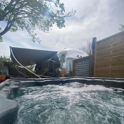 Caravan 2 personen - Amerikaanse Airstream caravan met privé spa op overdekt terras voor 2 personen