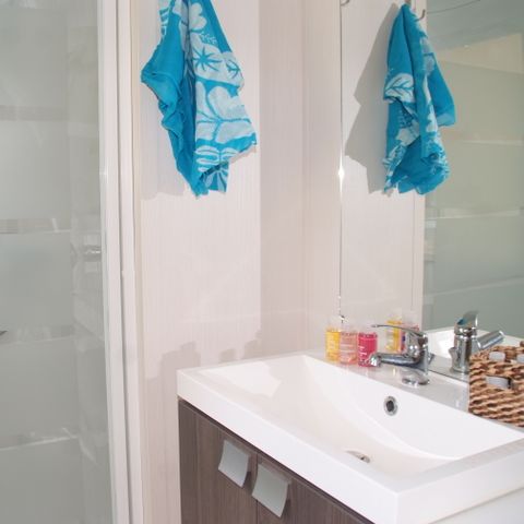 Stacaravan 6 personen - Comfort stacaravan 29m² 3 kamers + overdekt terras + airconditioning + TV 6 pers