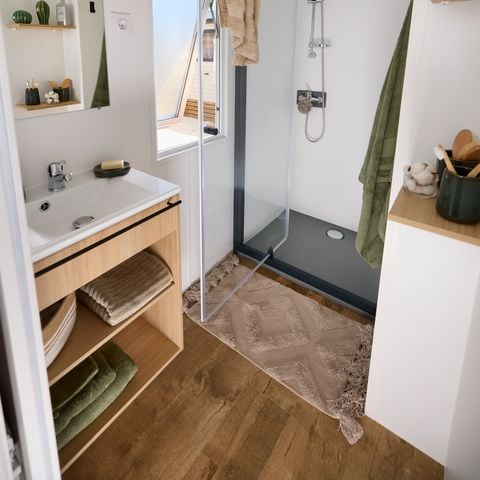 Stacaravan 4 personen - COTTAGE Premium 2ch 29m² 2 kamers + TV + Afwasmachine + airconditioning + plancha + XL terras