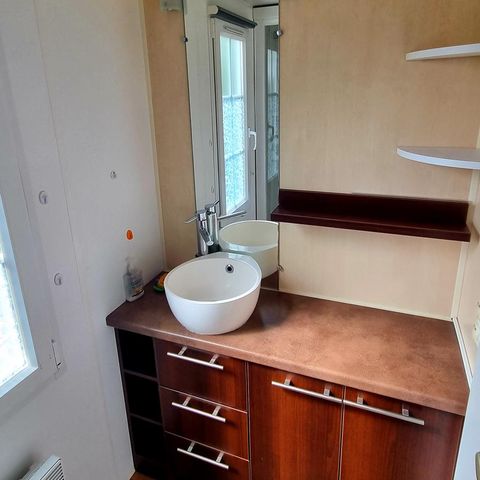 Stacaravan 6 personen - Premium 22-28m² - 2 slaapkamers + TV + Overdekt terras & Bedlinnenpakket voor eenmalig gebruik* *)