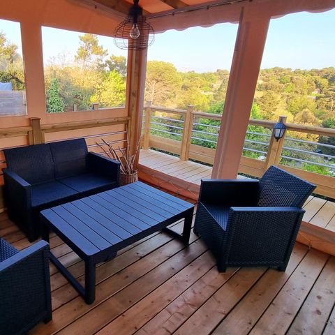 Stacaravan 8 personen - Premium 30-40m² - 3 kamers + TV + Overdekt terras & Bedlinnenpakket aanwezig